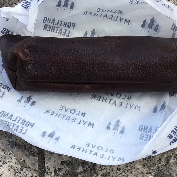 Portland Leather Canoe Pouch - Picture 3 of 5